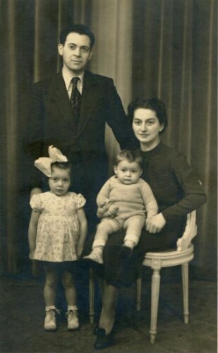 Mathilde et Moïse Abinun avec leurs enfants Clarisse et Jacques