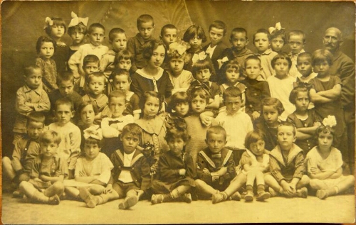 Philippopel 1925 Yvette in Kindergarten der judischen Schule