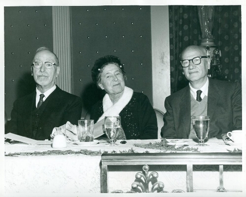 Trois participants au dîner annuel des American Friends of Alliance Israelite Universelle à New-York en 1967