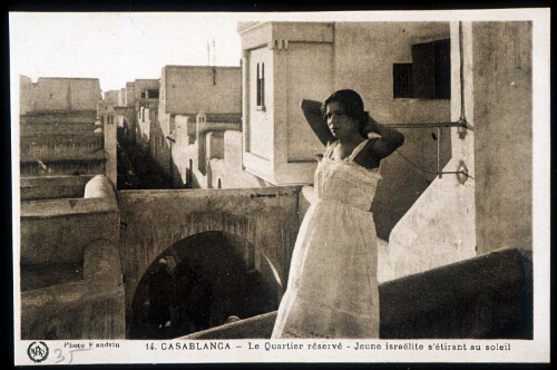 "Casablanca - Le Quartier réservé - Jeune israëlite s'étirant au soleil