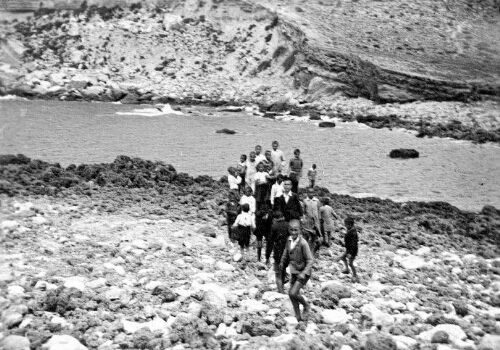 ". . . En route pour visiter le Cap blanc. "