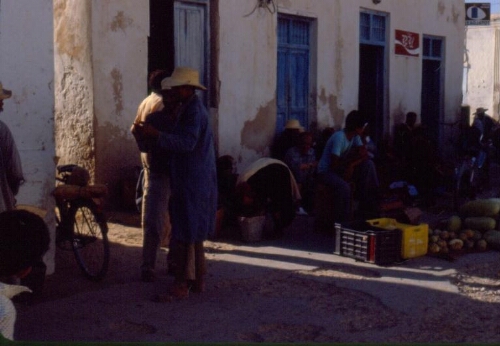 Scène extérieure du marché de la Hara Kebira.