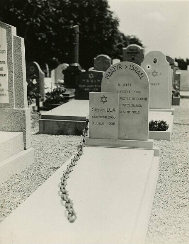 Tombe de Stephan Lux (4 novembre 1888-3 juillet 1936)