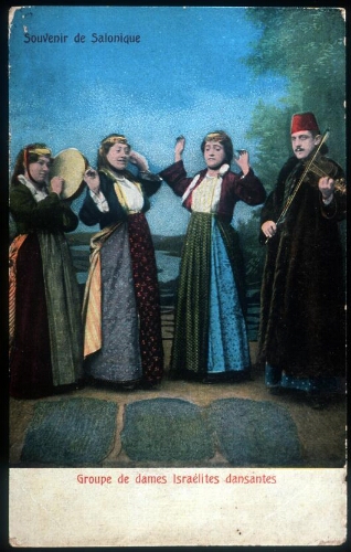 Groupe de dames Israélites dansant