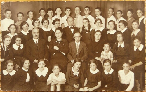 Beka (Rebecca) Garty et Samy Benoun, futurs époux, dans la même classe de l'école juive de Plovdiv (Philippopoli)