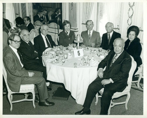 Participants à un déjeuner à New-York, en l'honneur du passage de René Cassin. Années soixante