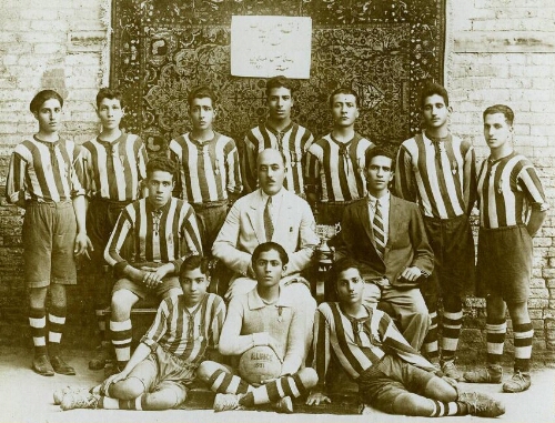 L’équipe de football du Collège A. D. Sassoon