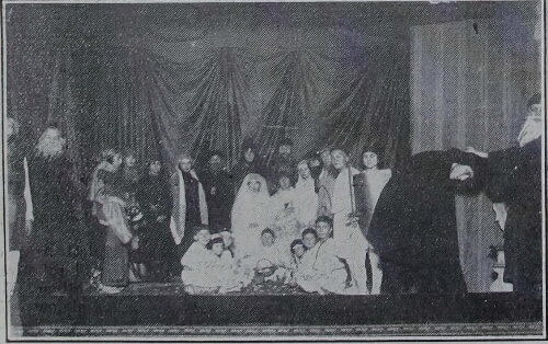 Une scène de la comédie "Il Compagno di Paradiso" écrite par Mlle Edmée Lévi, et jouée par un groupe de jeunes Juifs de Turin