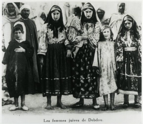Femmes au mellah de Debdou (Maroc oriental)